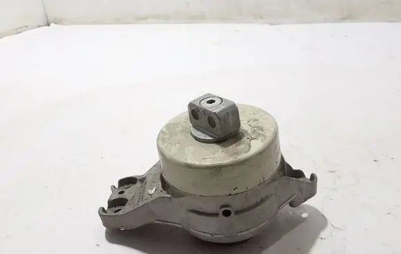 Engine mount bracket