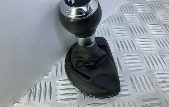 Audi TT TTS Mk2 Gear lever shifter trim leather/knob 8J2713139F