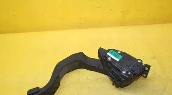 Volkswagen Phaeton Accelerator throttle pedal