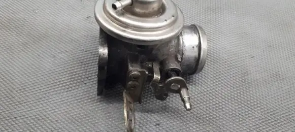 Volkswagen Golf IV EGR valve 038129637