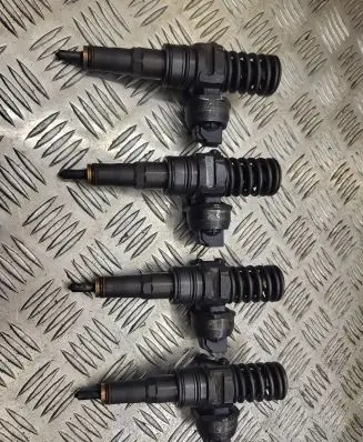 Volkswagen Touran I Fuel injectors set 038130073BN