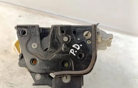 Audi A4 S4 B7 8E 8H Front door lock 8E1837016AA