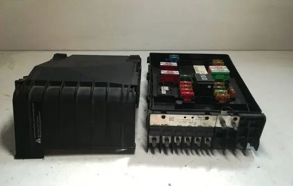 Volkswagen Golf VI Fuse module 1K0937125D 017183073