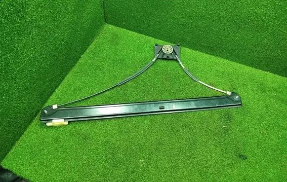 Volkswagen Crafter Front door manual window regulator 