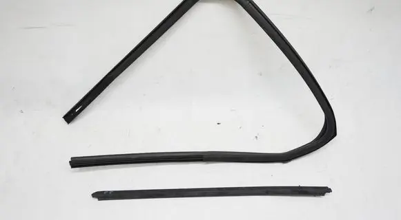 Dacia Duster II Front door rubber seal