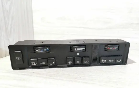 BMW 7 E32 Climate control unit 8390171 9140010016