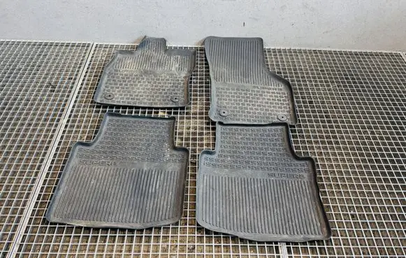 Skoda Superb B8 (3V) Car floor mat set 3V1862436 3V1862451 3V1862435