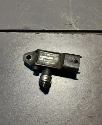 Opel Zafira B Exhaust gas pressure sensor 0281002771 55198717