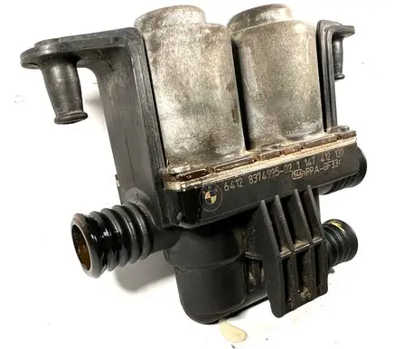 BMW 5 E39 Coolant heater control valve 8374995 64128374995 1147412137