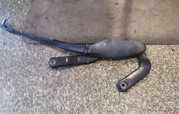Mercedes-Benz E W211 Front wiper blade arm