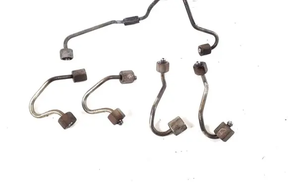 BMW 2 F46 Fuel injector supply line/pipe 