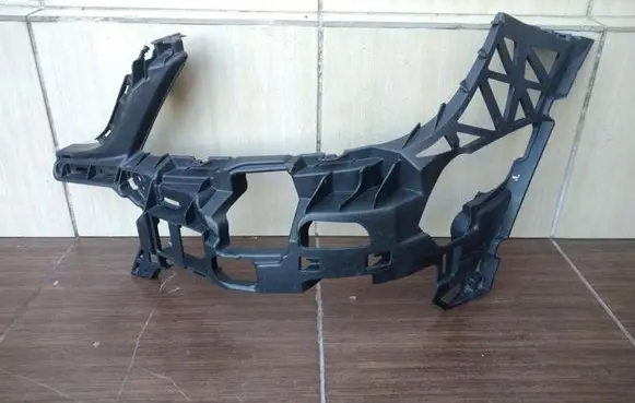 Mercedes-Benz C W204 Front bumper mounting bracket A2048854165