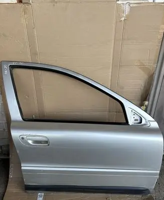 Volvo V70 Front door