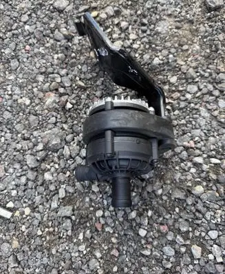 Renault Captur II Electric auxiliary coolant/water pump 210101240R 039202450S