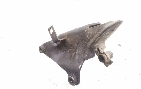 Volkswagen Caddy Engine mounting bracket