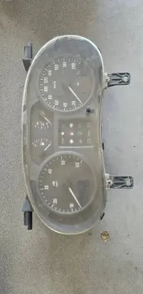 Opel Vivaro Speedometer (instrument cluster) P8200279068 8906Z00386 21650176