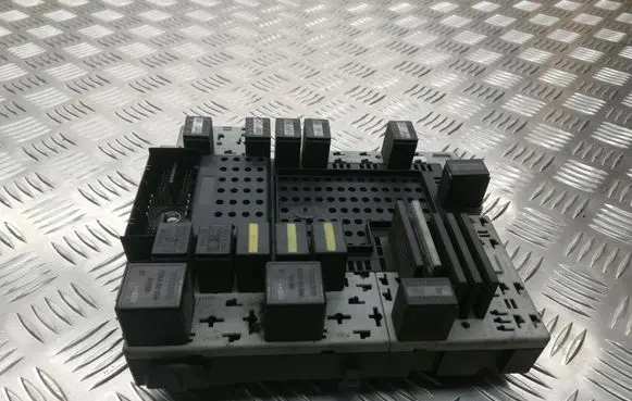 Volvo S80 Fuse module 8645729 8688153