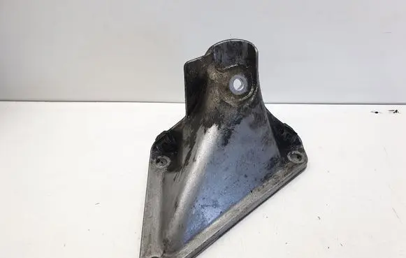 Engine mounting bracket