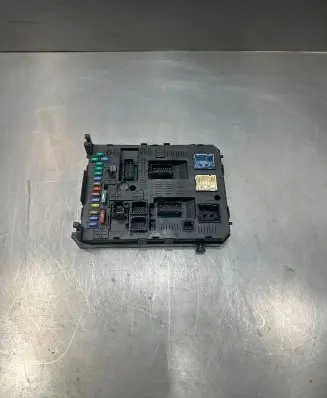 Peugeot 308 Fuse module 966689578002 20977771 212454902