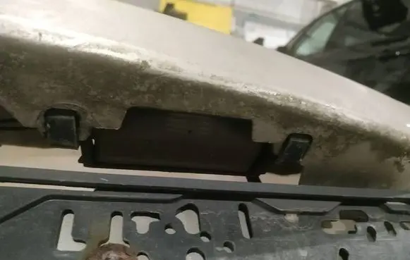 Mazda 3 I Number plate light