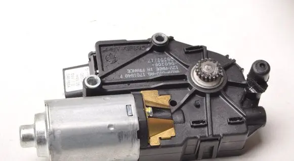 Volvo XC70 Sunroof motor/actuator 39879428