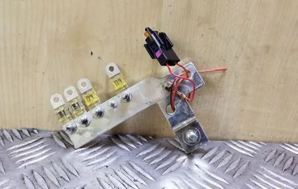 Volkswagen Touareg I Fuse module