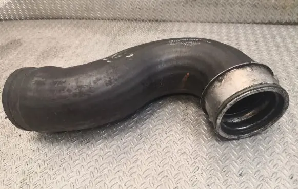 Mercedes-Benz ML W163 Intercooler hose/pipe 1635011982