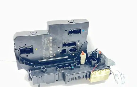 Mercedes-Benz C W204 Fuse module 2049000902 2129022702 2045458732