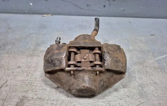 Mercedes-Benz 200 300 W123 Rear brake caliper