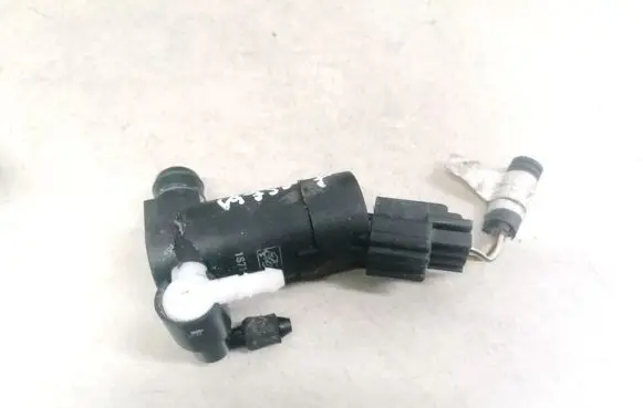 Volvo V50 Windscreen/windshield washer pump