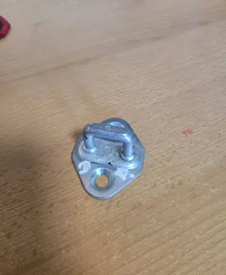 Toyota Prius (XW50) Front door lock loop/hook striker