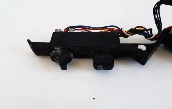 Nissan Primera Electric window control switch
