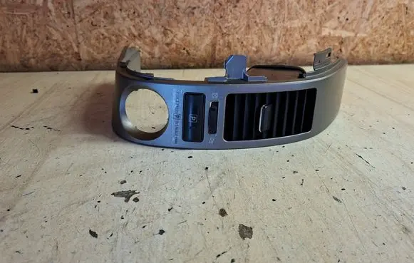 Toyota Prius (NHW20) Dash center air vent grill 5567047060 4554747040 5547447040