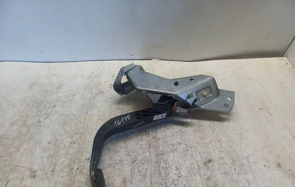 Opel Zafira B Clutch pedal 13192503
