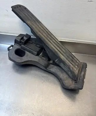 Volkswagen Jetta VI Accelerator throttle pedal 1K1721503BB 6PV93410005