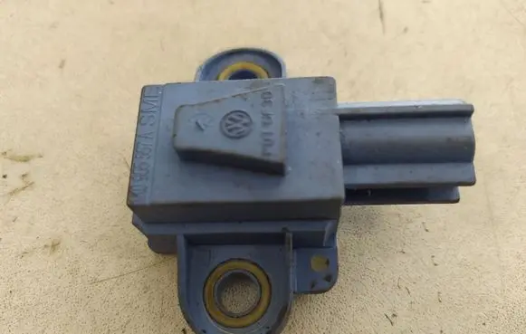 Volkswagen Golf Plus Airbag deployment crash/impact sensor 1K0955557A