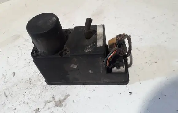 Audi 80 90 S2 B4 Central locking vacuum pump 4A0862257F