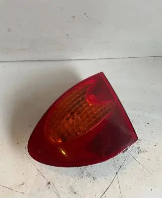 Toyota Avensis T220 Rear/tail lights