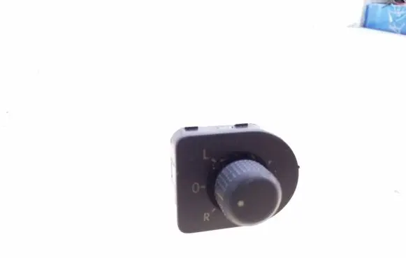 Wing mirror switch