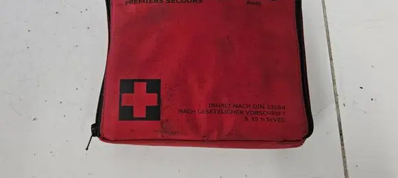 Audi A6 S6 C7 4G First aid kit 8P0860282A