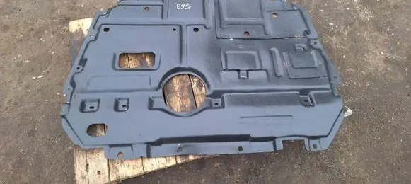 Toyota Auris 150 Engine splash shield/under tray