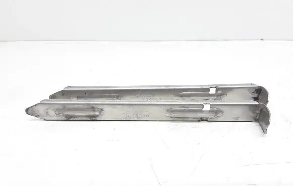 Volvo XC70 Headlight/headlamp mounting bracket 30678340