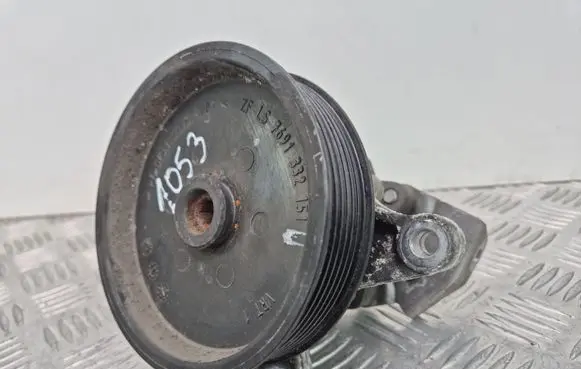 Mercedes-Benz CLS C219 Power steering pump A0054660201