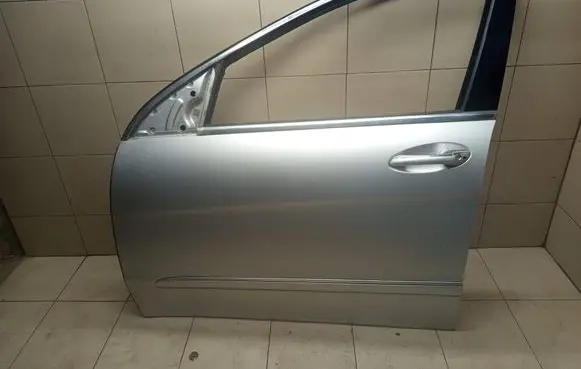 Mercedes-Benz R W251 Front door