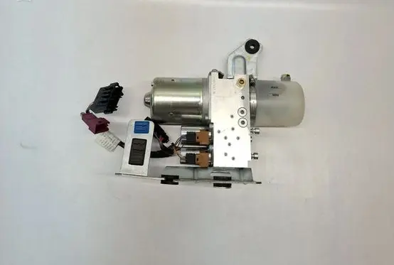 Mercedes-Benz E A207 Convertible roof hydraulic pump A2078000030