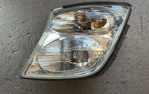 Nissan Patrol Y61 Front indicator light 26129VC200