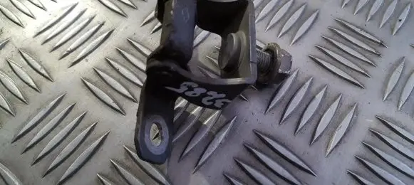 Tailgate/trunk/boot hinge