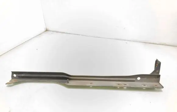 Toyota Avensis T270 Bottom radiator support slam panel 
