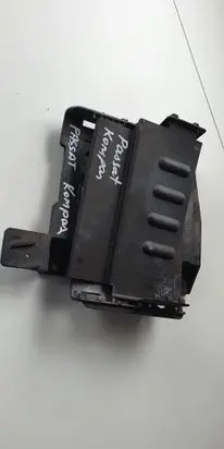 Volkswagen PASSAT B7 Other engine bay part