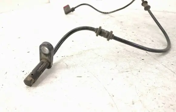 Mercedes-Benz E W212 ABS rear brake sensor 2125402117 A2125402117